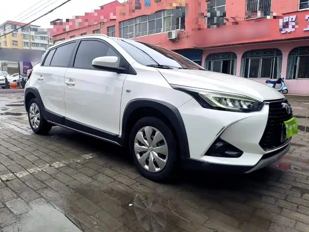 Toyota Yaris L 2022 — фото 4