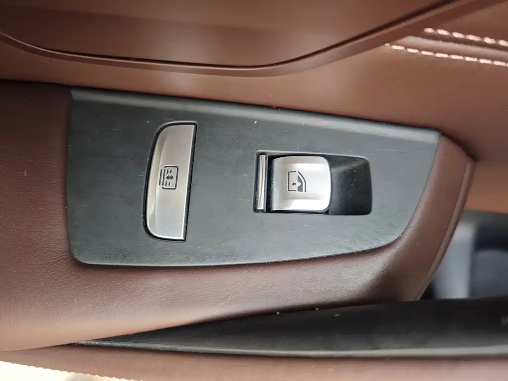 BMW 5 Series 2018 — фото 17