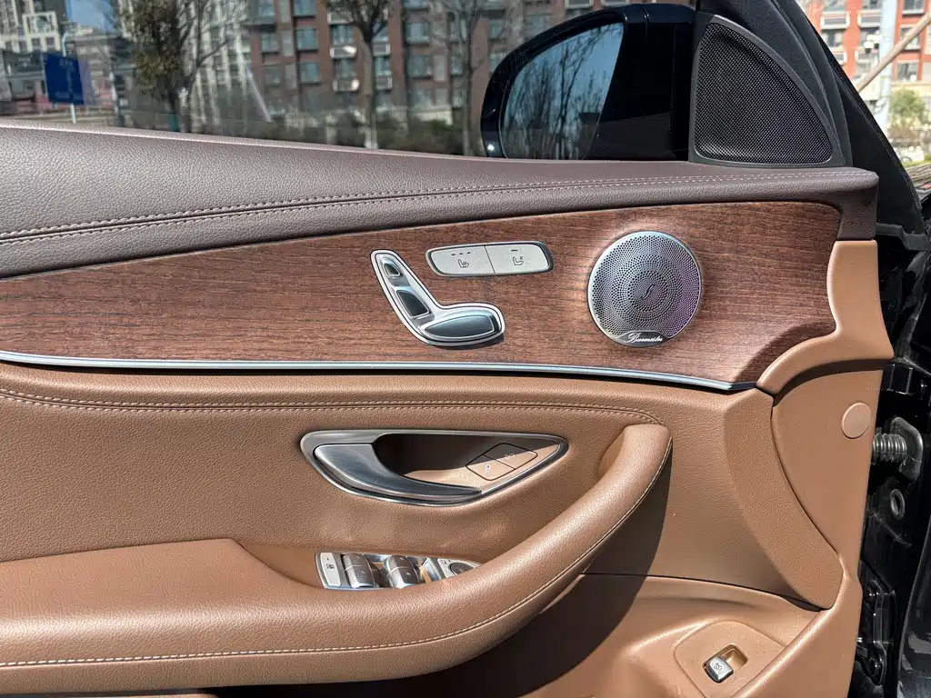 Mercedes-Benz E-Class 2022 — фото 13
