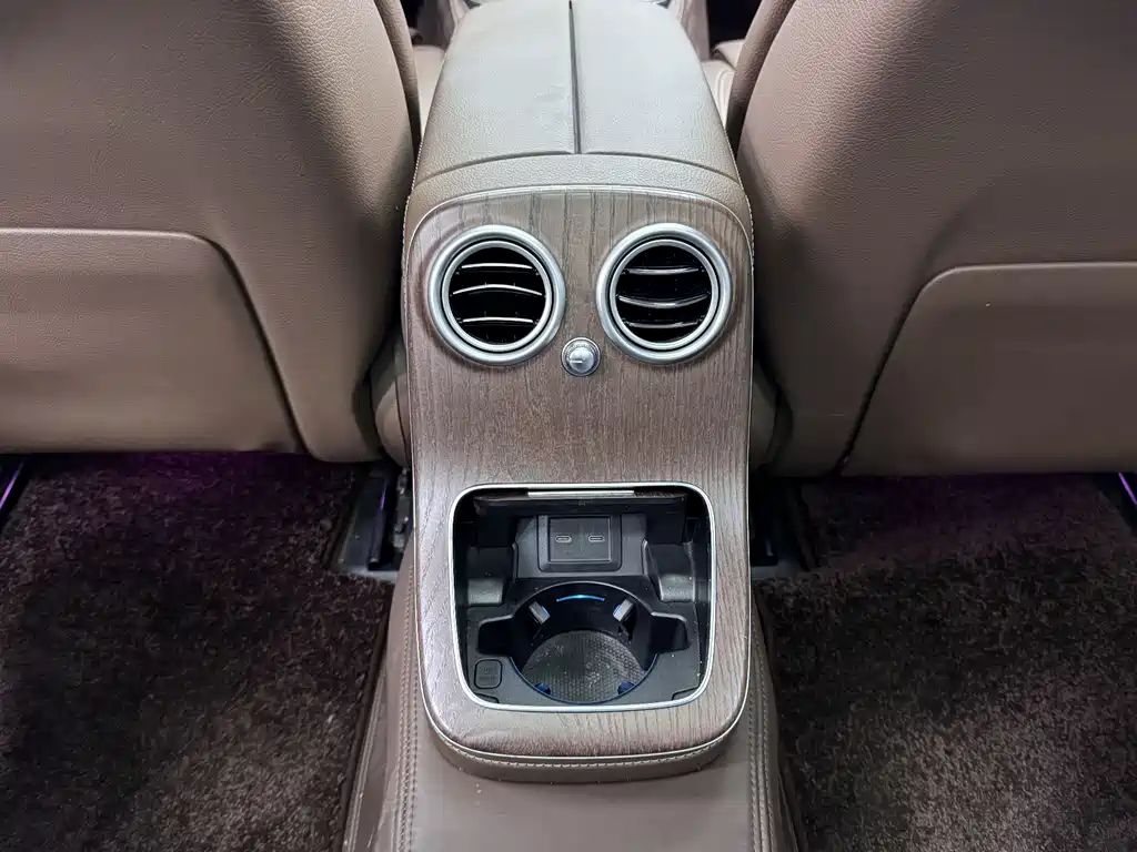 Mercedes-Benz E-Class 2022 — фото 18