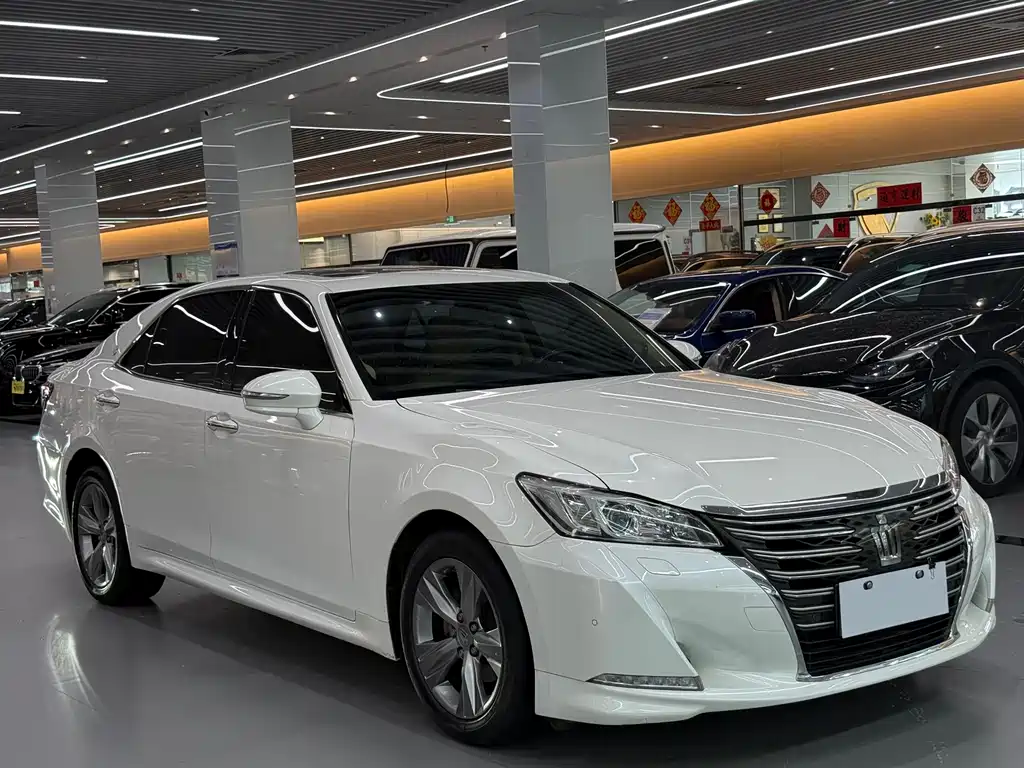 Toyota Crown 2016 — фото 3