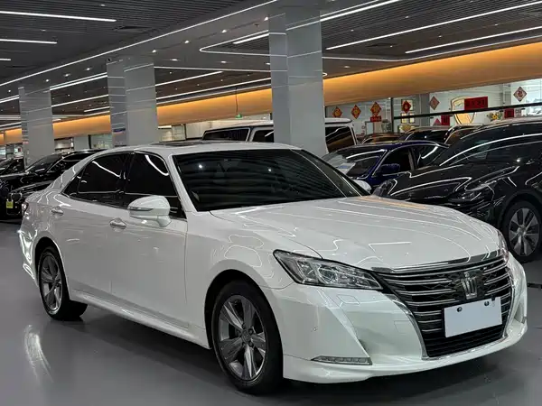 Toyota Crown 2016