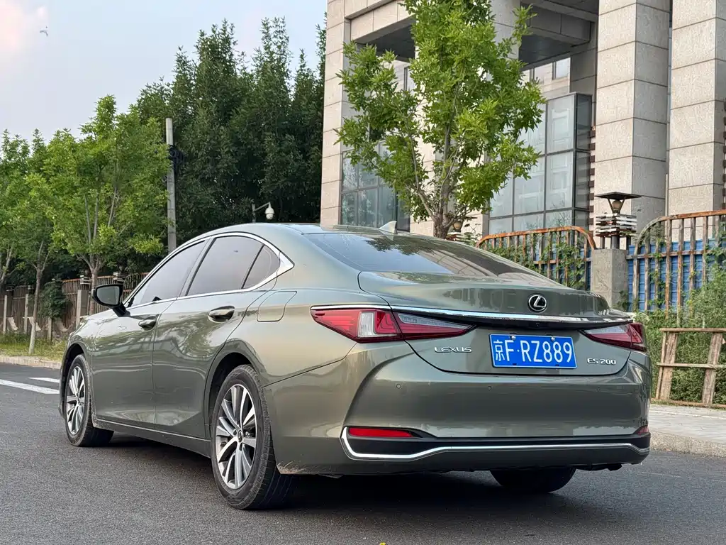 Lexus ES 2021 — фото 19
