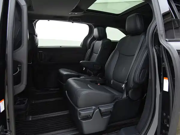 Toyota Granvia 2024