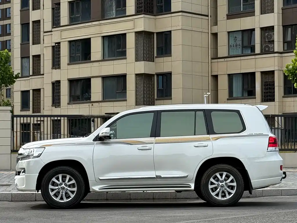 Toyota Land Cruiser 2019 — фото 2