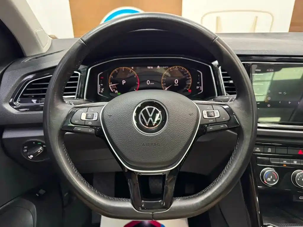 Volkswagen T-Roc 2023 — фото 11