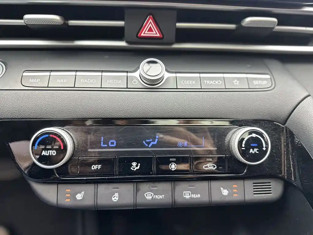 Hyundai Elantra 2023 — фото 15