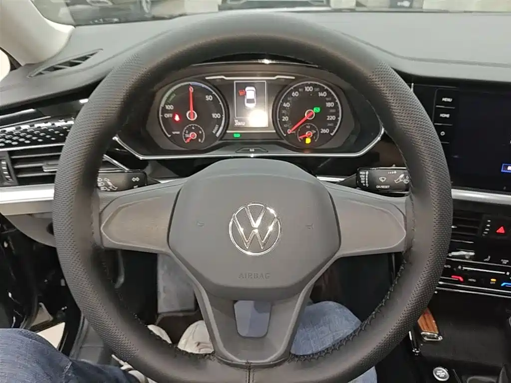 Volkswagen Passat PHEV 2022 — фото 11
