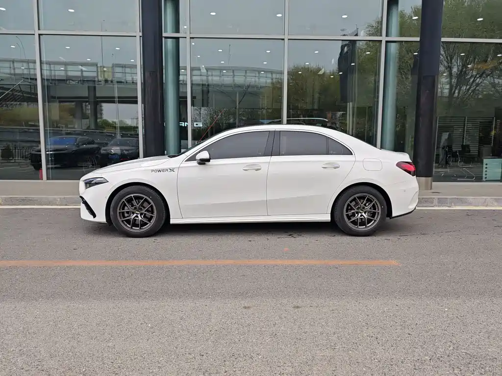 Mercedes-Benz A-Class 2024 — фото 2