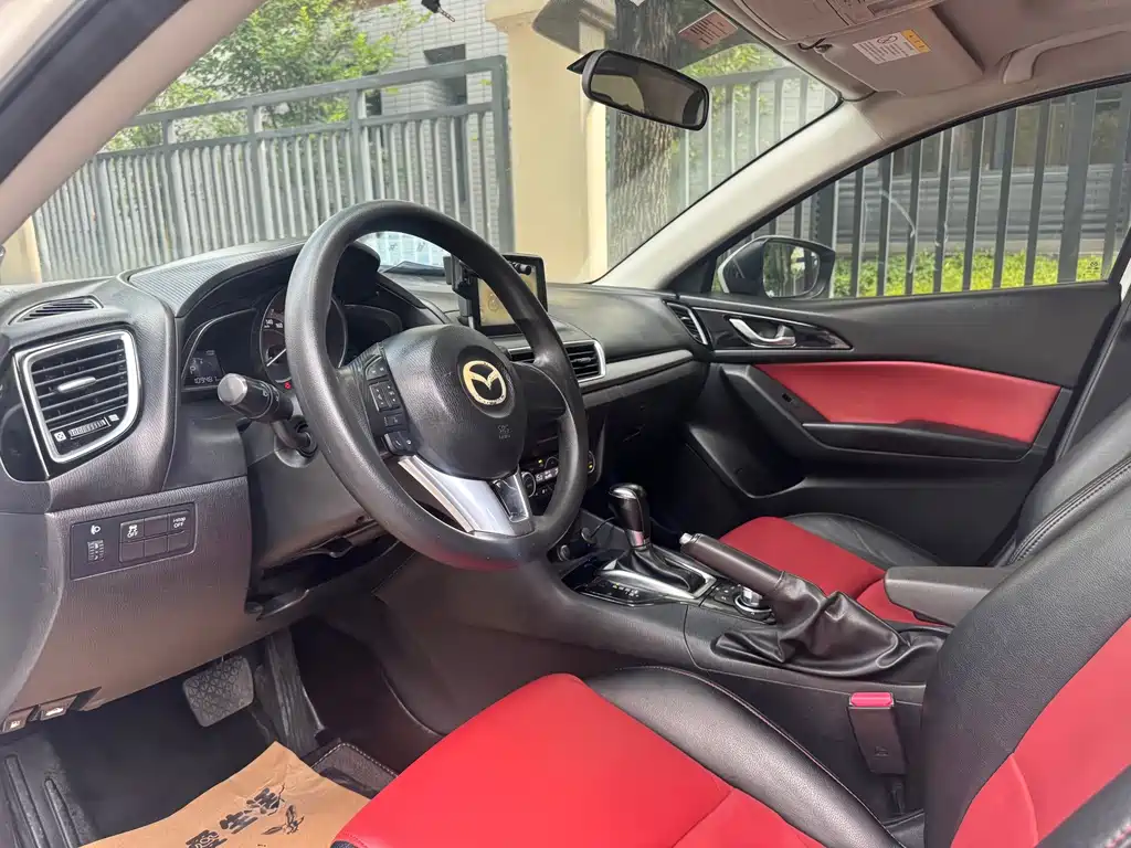 Mazda 3 Axela 2015