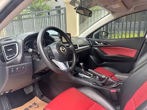 Mazda 3 Axela 2015