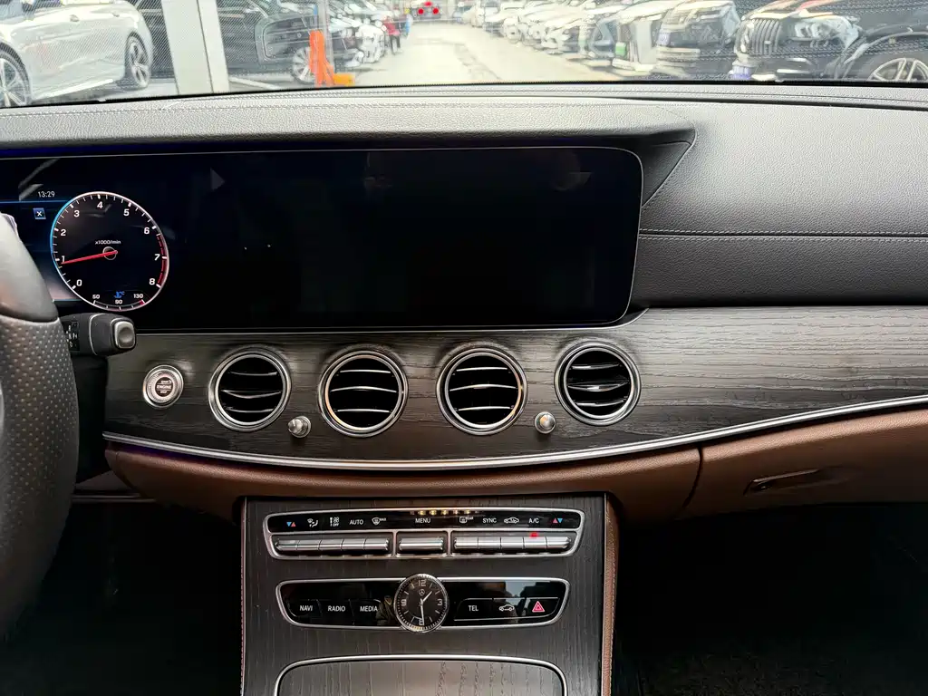 Mercedes-Benz E-Class 2020 — фото 12