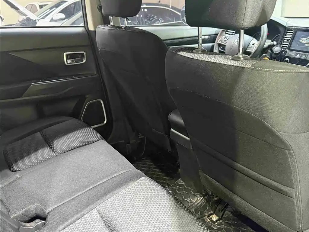 Mitsubishi Outlander 2022 — фото 11