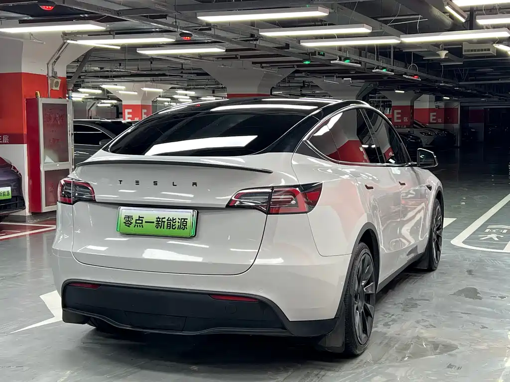 Tesla Model Y 2022 — фото 13