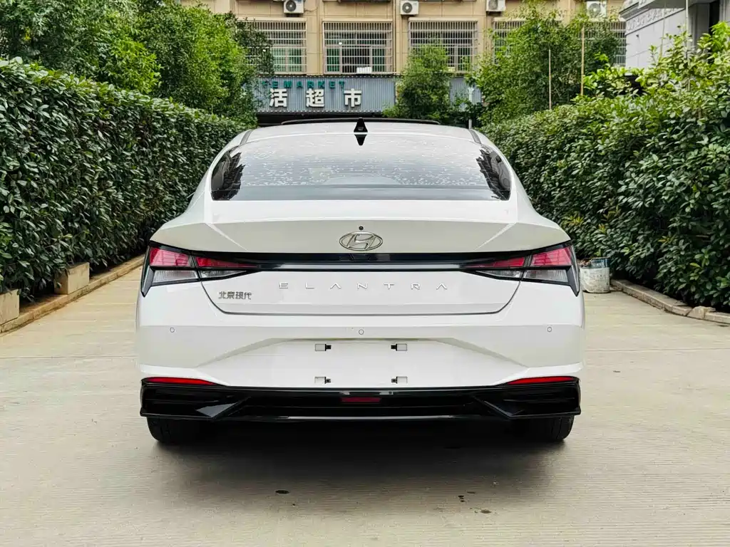 Hyundai Elantra 2022 — фото 11