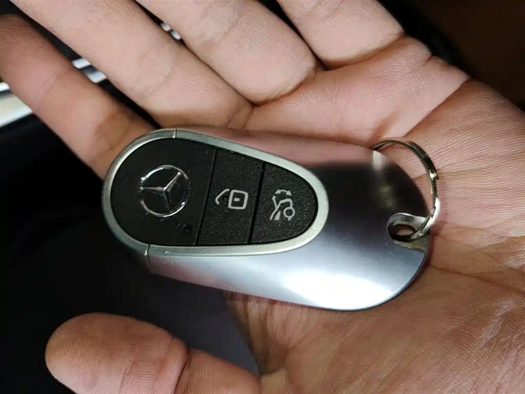 Mercedes-Benz C-Class 2023 — фото 9