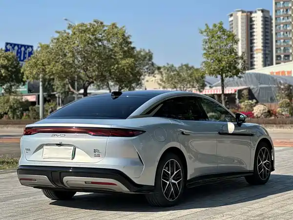 BYD Han L 2025