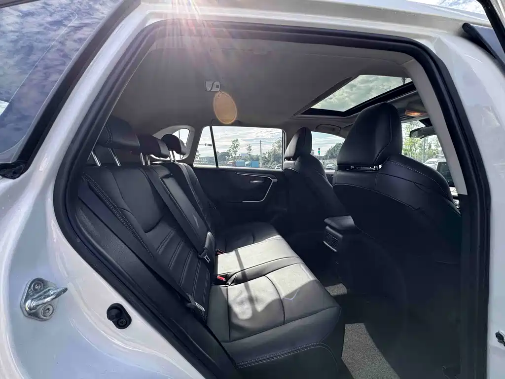 Toyota Wildlander 2022 — фото 11