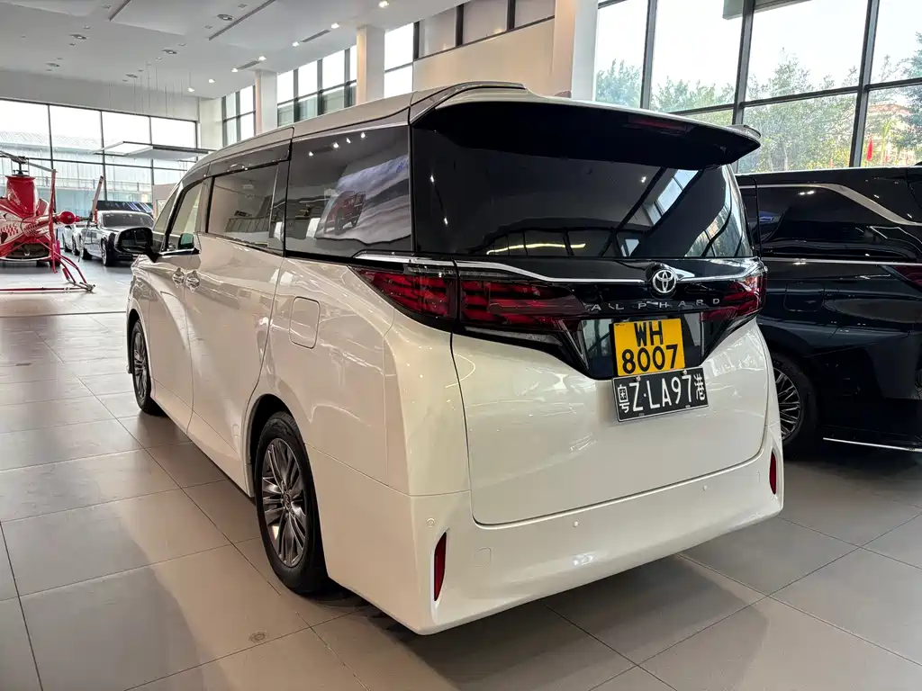 Toyota Alphard 2025 — фото 4
