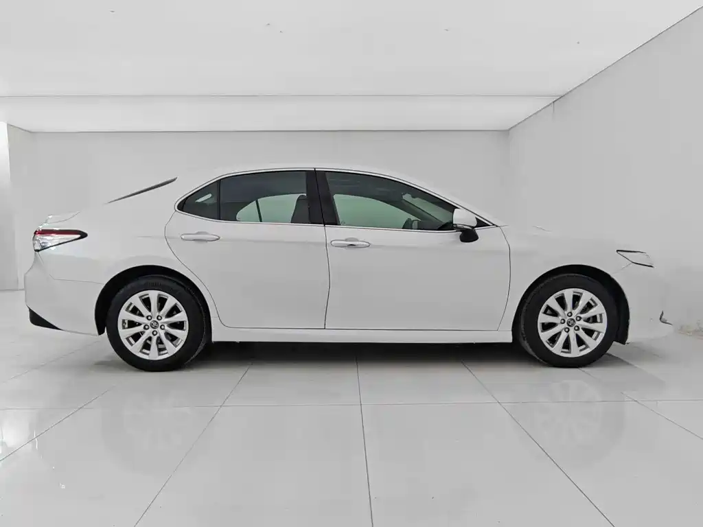 Toyota Camry 2020 — фото 4