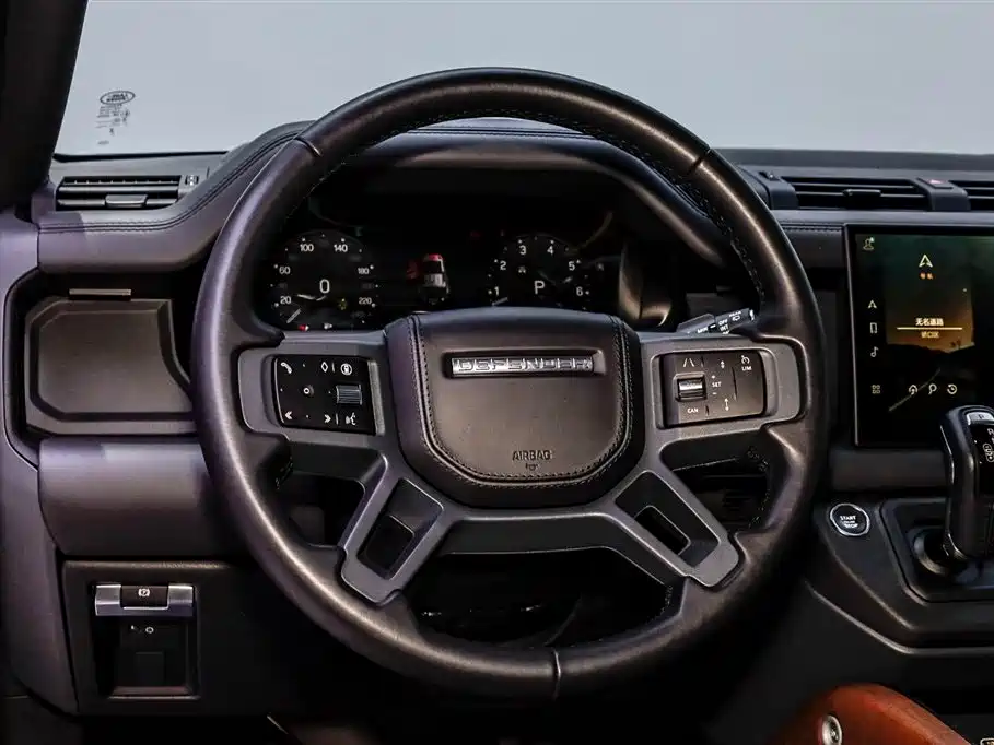Land Rover Defender 2024 — фото 26