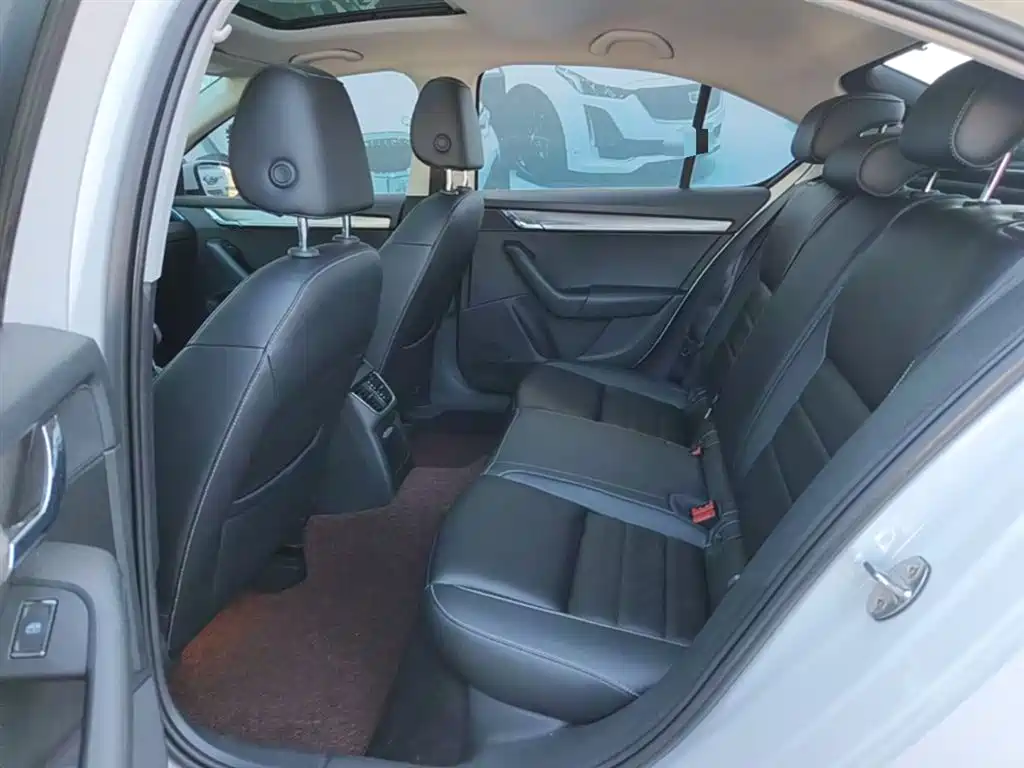 Skoda Octavia 2019 — фото 17