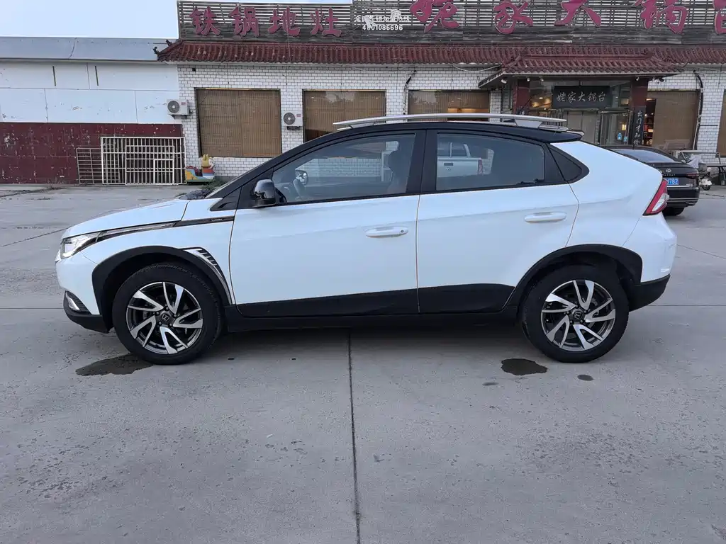 Luxgen U5 SUV 2018 — фото 4