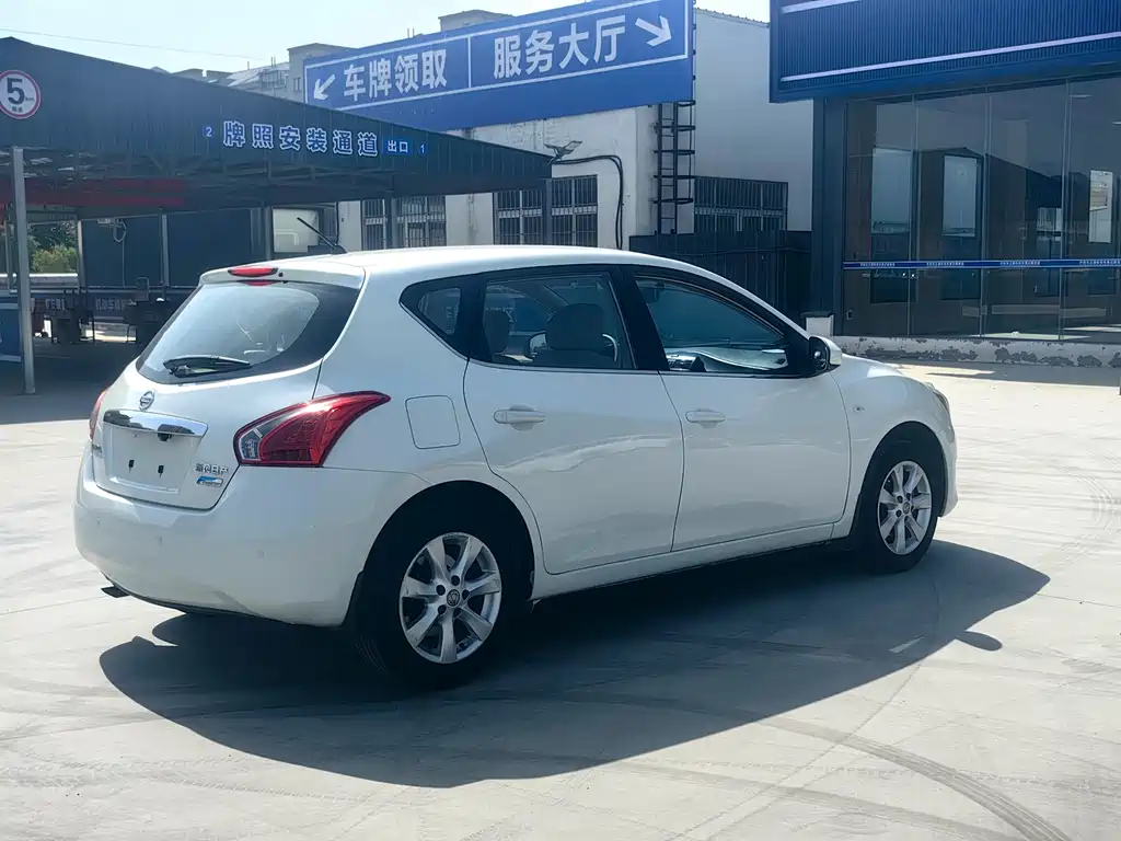 Nissan Tiida 2015 — фото 16