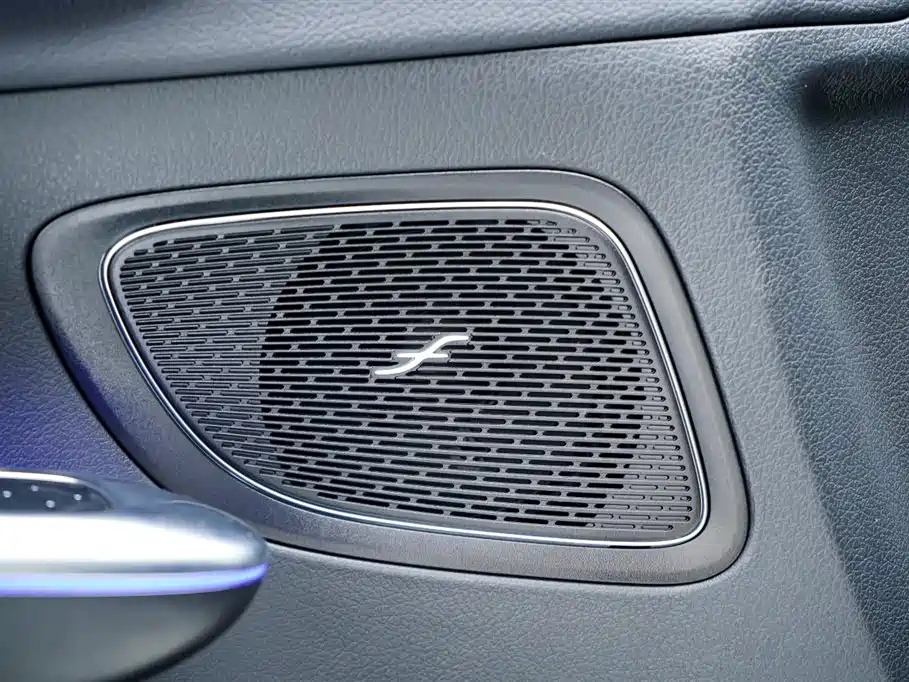 Mercedes-Benz C-Class 2023 — фото 17