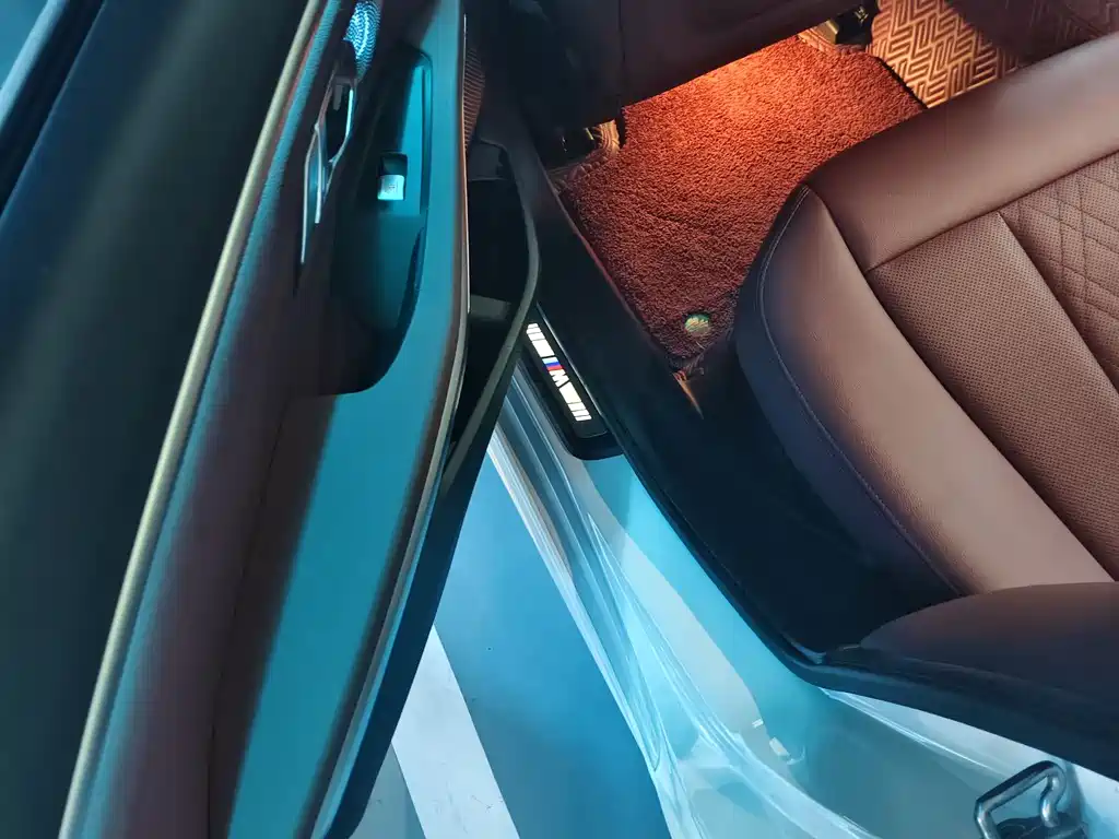 BMW 3 Series 2023 — фото 10