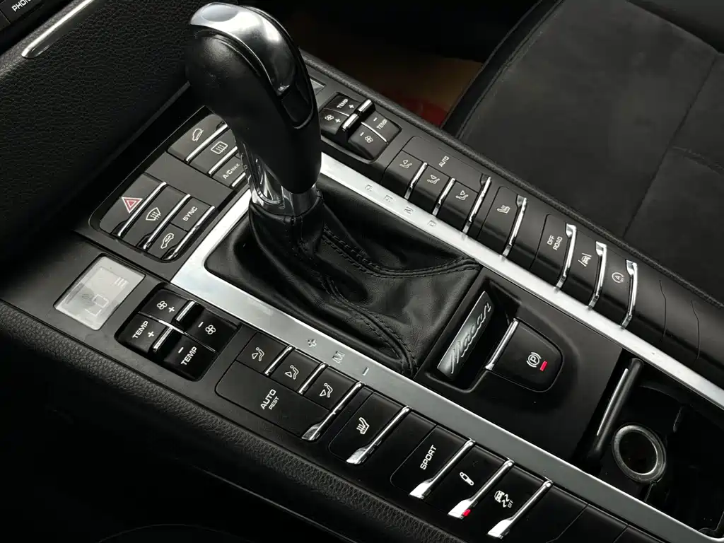 Porsche Macan 2018 — фото 19
