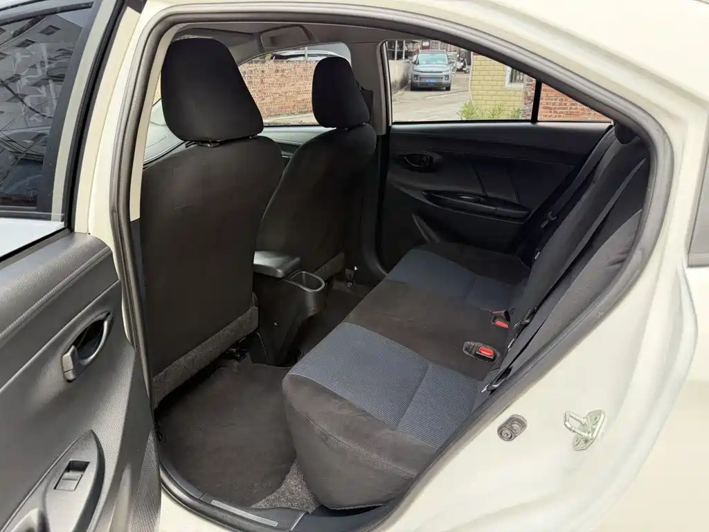 Toyota Yaris L 2019 — фото 8