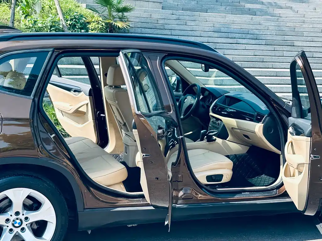 BMW X1 2012 — фото 12