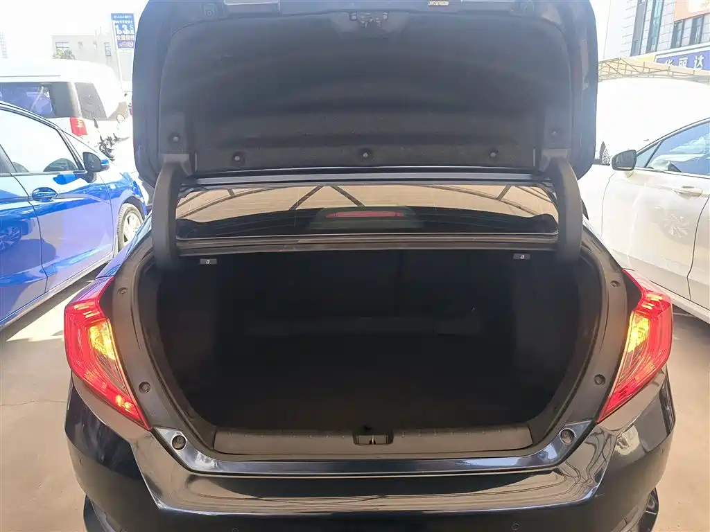 Honda Civic 2017 — фото 15