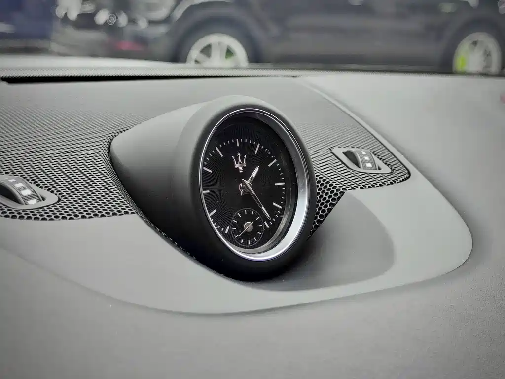 Maserati Levante 2017 — фото 19
