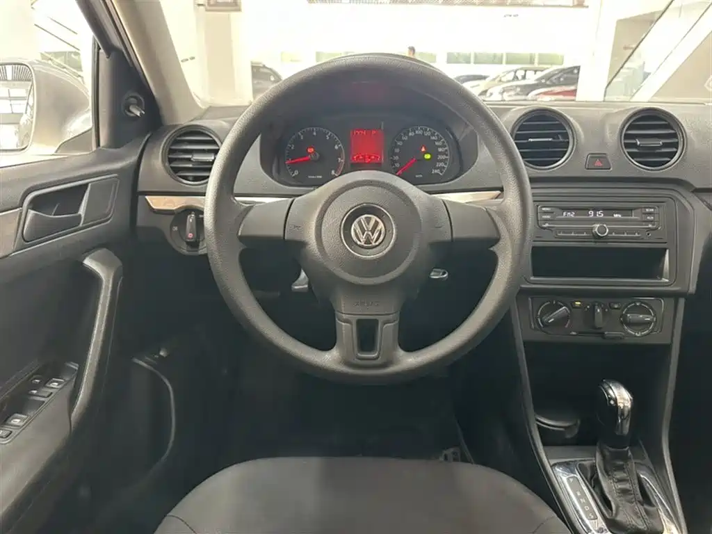 Volkswagen Jetta 2015 — фото 3