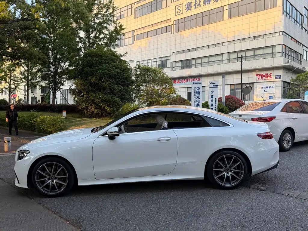 Mercedes-Benz E-Class 2022