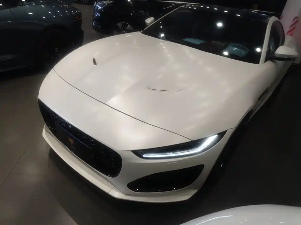 Jaguar F-TYPE 2024 — фото 1