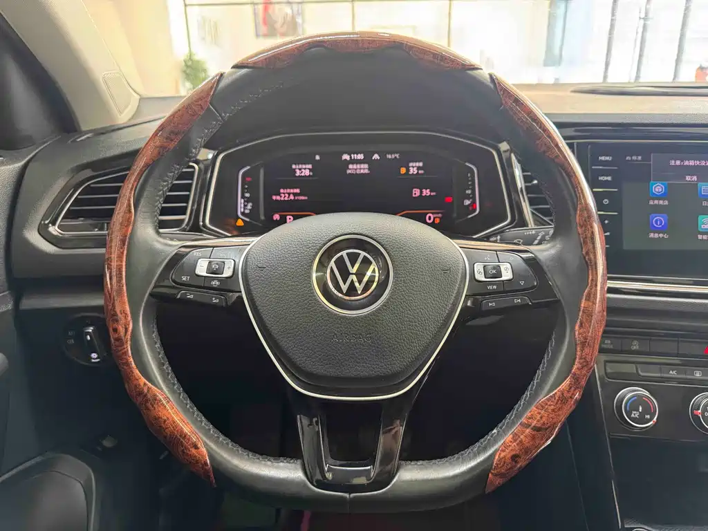 Volkswagen T-Roc 2021 — фото 14