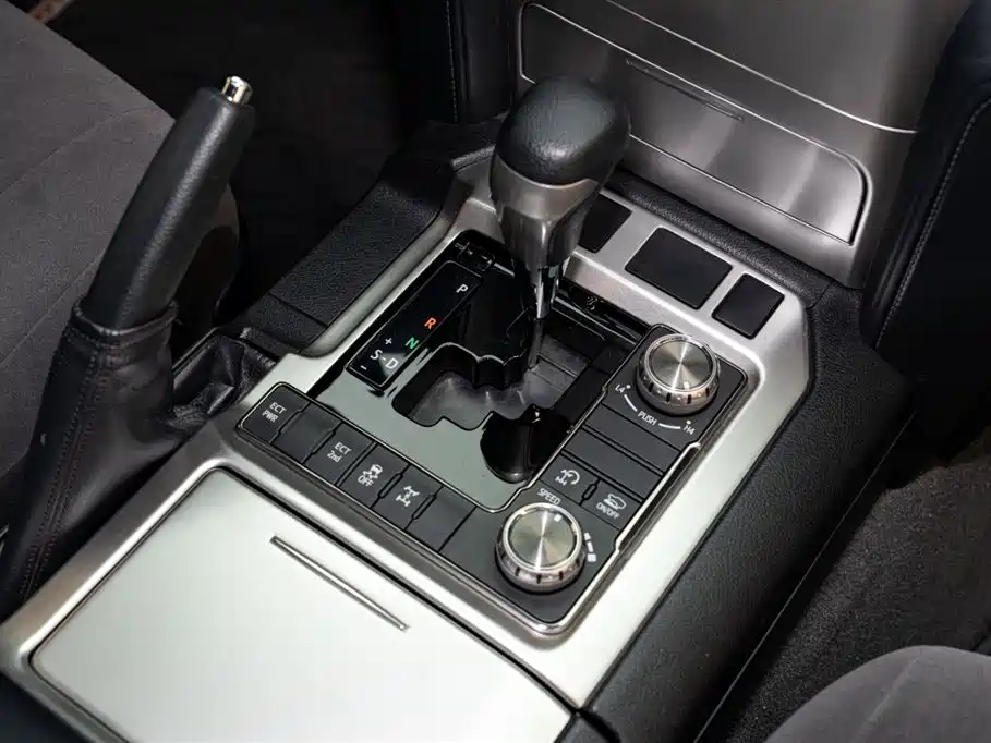 Toyota Land Cruiser 2019 — фото 15