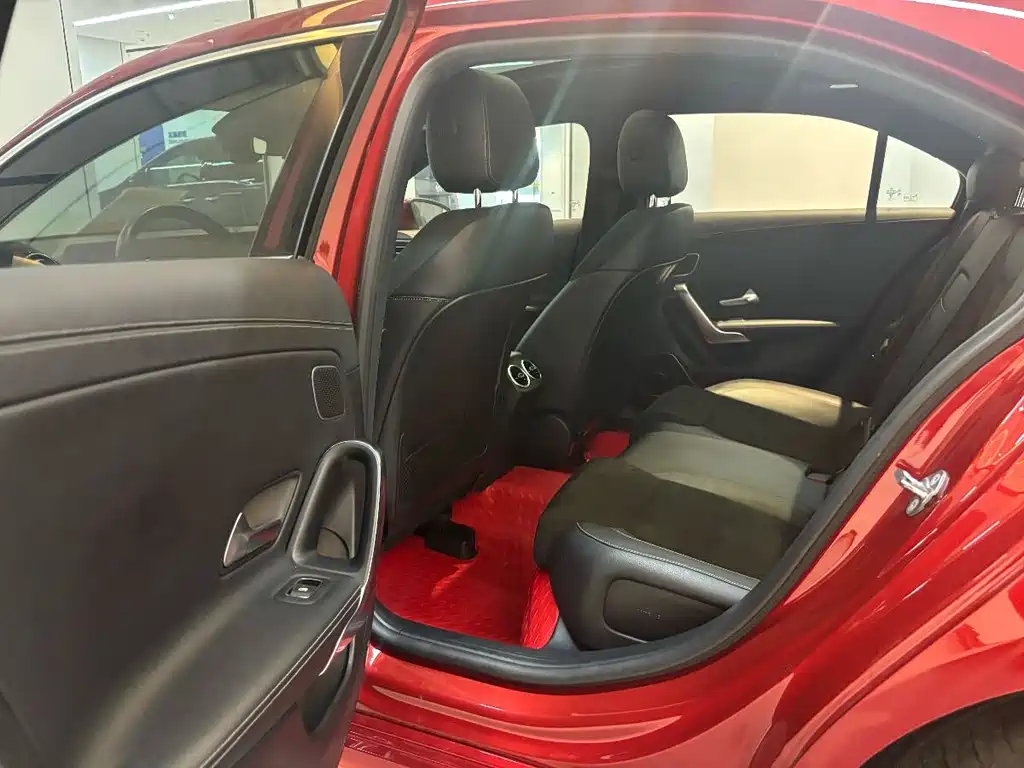 Mercedes-Benz A-Class 2018 — фото 16