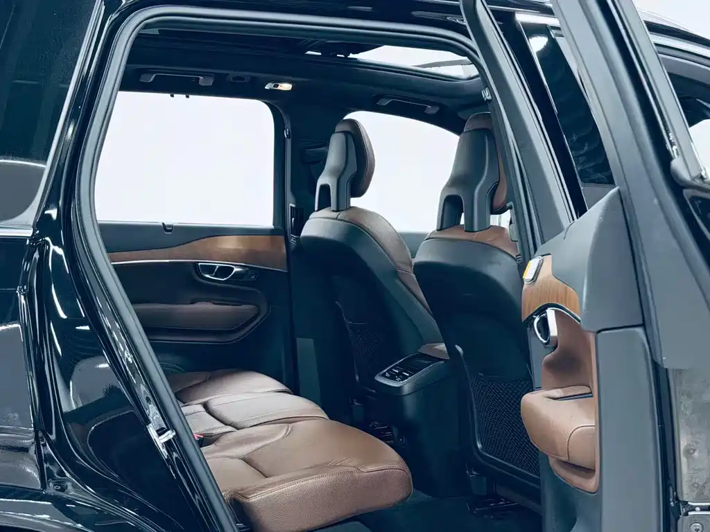 Volvo XC90 2021 — фото 12