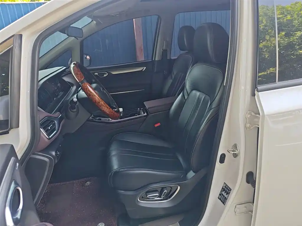 GAC Motor Trumpchi M6 2023 — фото 15