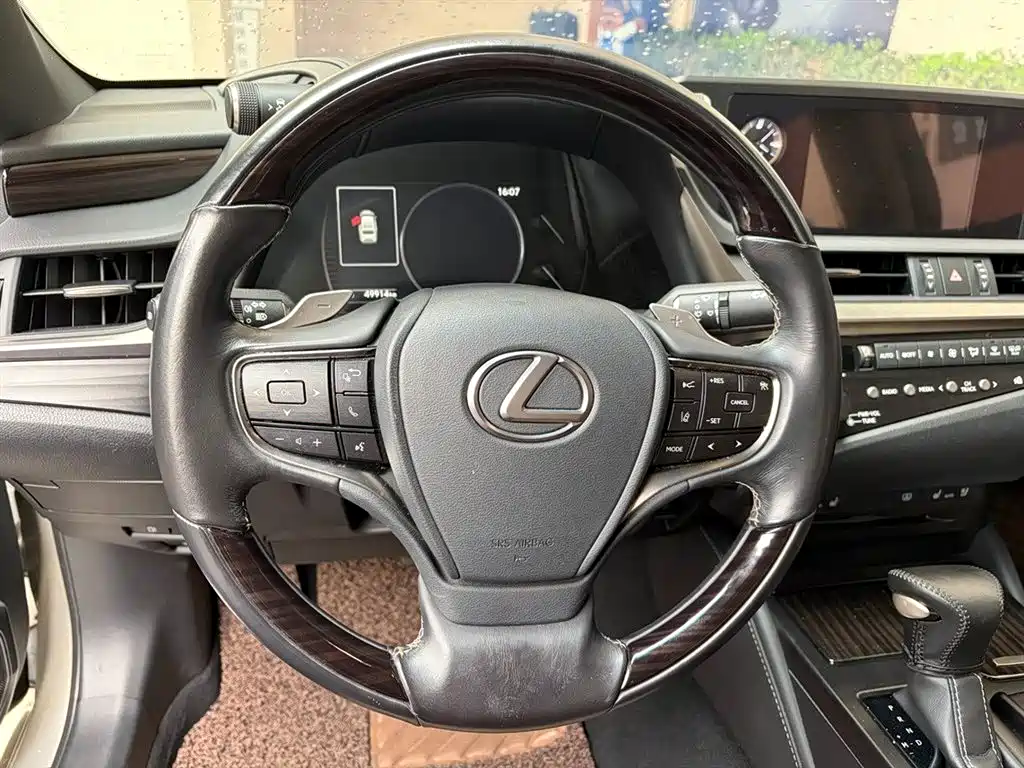 Lexus ES 2019 — фото 7