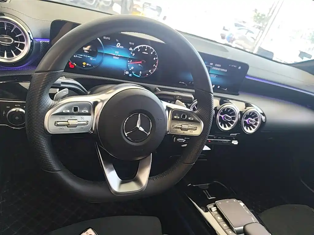 Mercedes-Benz A-Class 2023 — фото 10