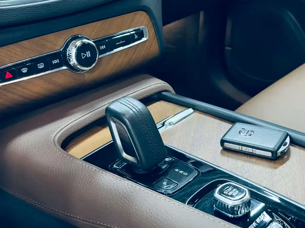 Volvo XC90 2021 — фото 14