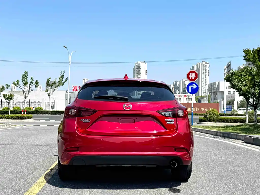 Mazda 3 Axela 2018 — фото 8