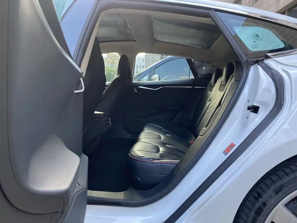Tesla Model S 2015 — фото 10
