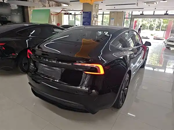 Tesla Model 3 2025