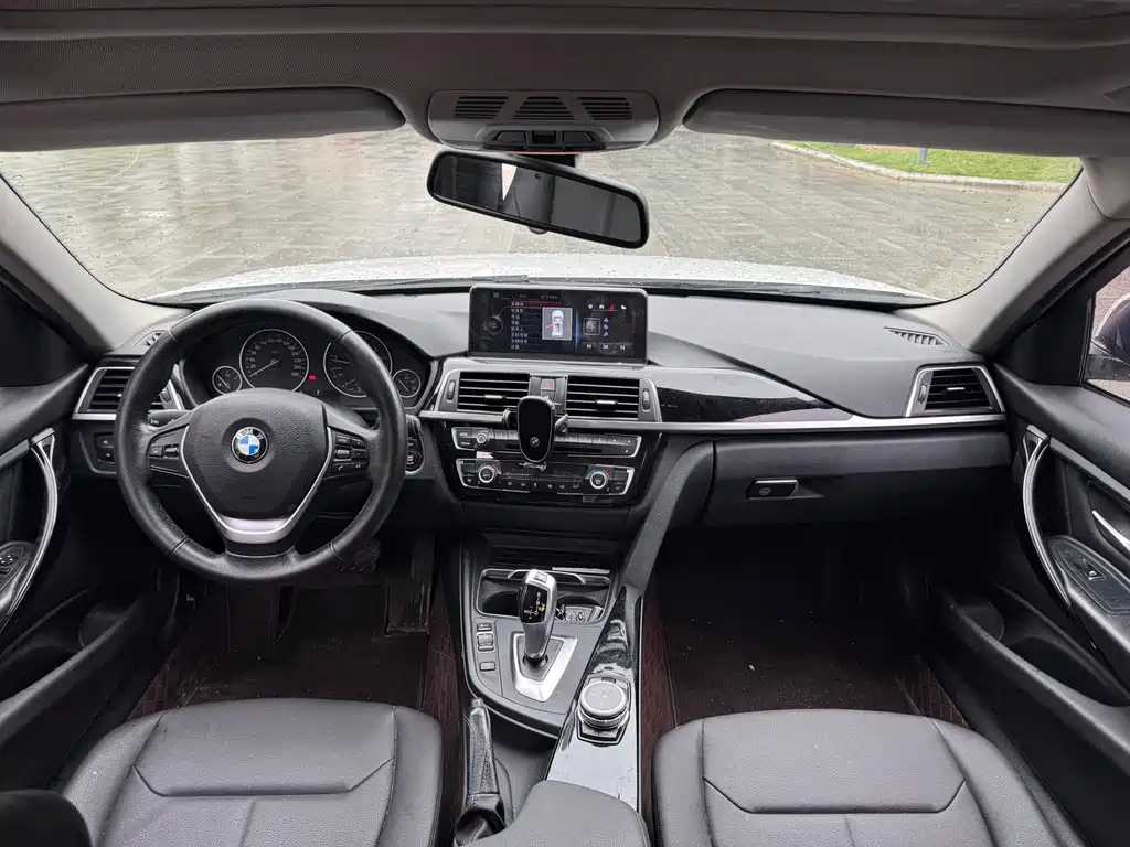 BMW 3 Series 2016 — фото 15